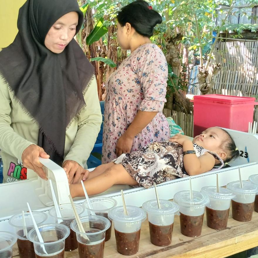 Wujudkan Warga Desa Sehat Antusiasme Warga Hadiri Posyandu Dan Posbindu